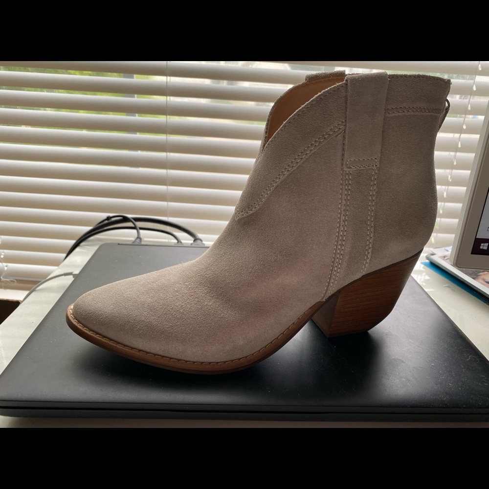 Matisse Arrow Ankle boot